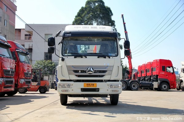 中国重汽 豪瀚J5G中卡 重载版 210马力 4X2 6.75米栏板载货车(ZZ1165G5113E1B)