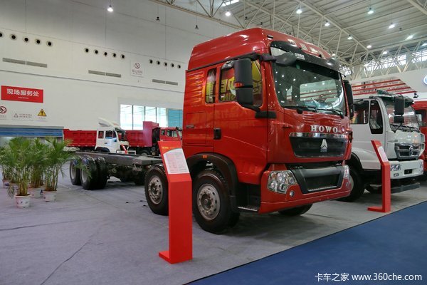 中国重汽 HOWO T5G重卡 310马力 8X4 9.5米仓栅式载货车底盘(ZZ5317CCYN466GD1)