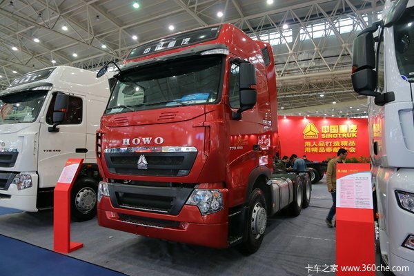 中国重汽 HOWO T7H重卡 440马力 6X4牵引车(ZZ4257V324HD1B)