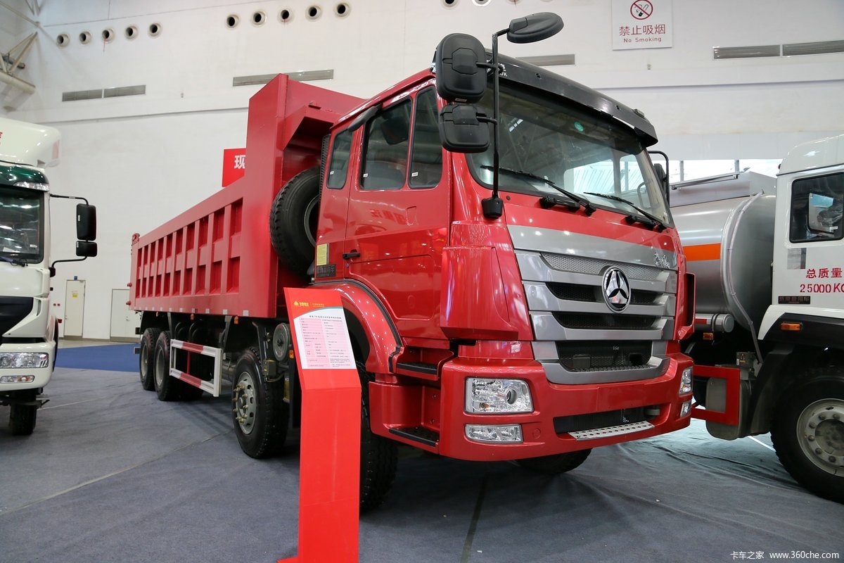 中国重汽 豪瀚J7B 380马力 8X4 7.8米自卸车