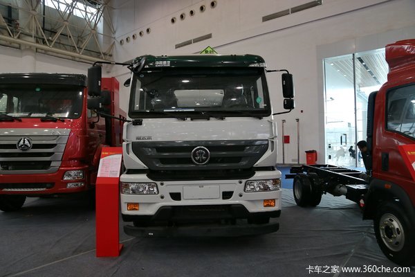 中国重汽 斯太尔M5G 240马力 6X2 油罐车底盘(ZZ1253M56CGE1)
