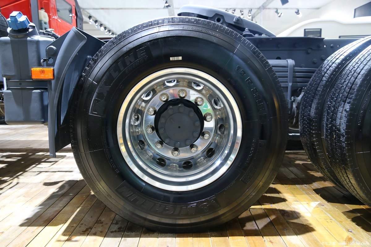 【图】青岛解放 jh6重卡 460马力 6x4牵引车(后桥:457冲焊桥)_实拍