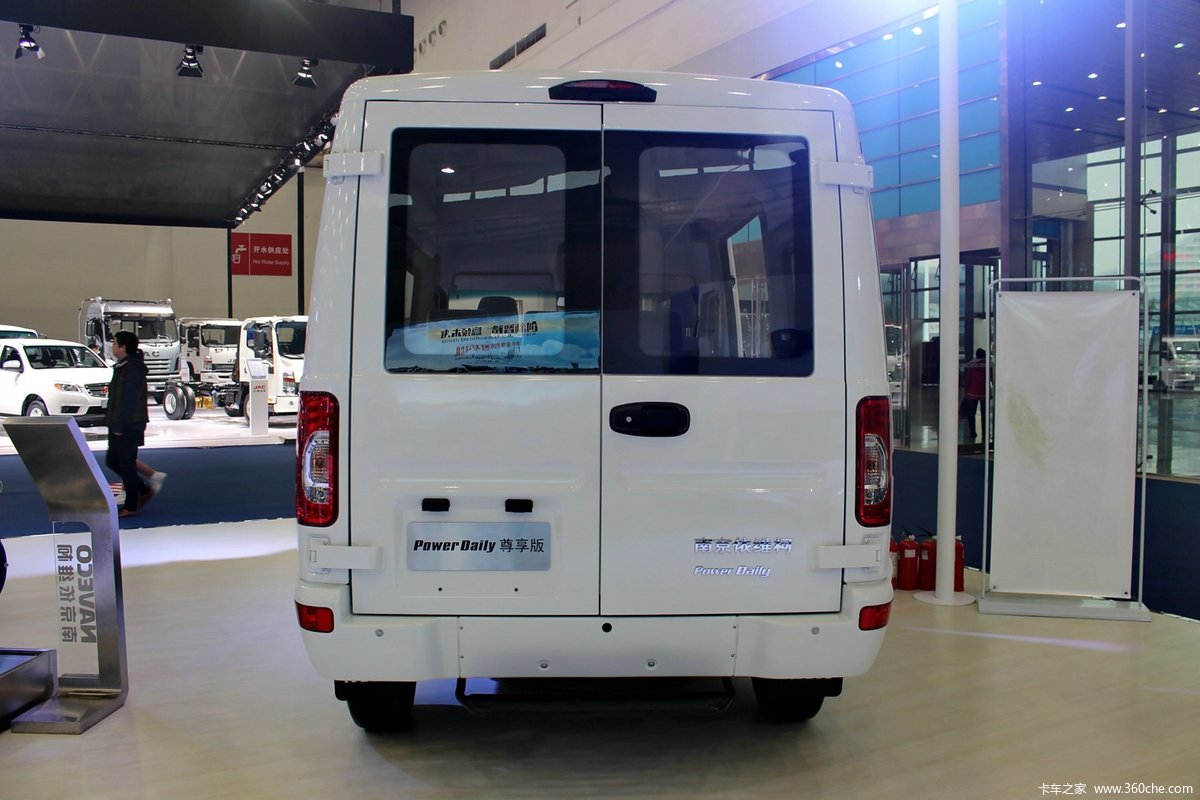 【图】依维柯 power daliy 尊享版a32 127马力 双排封闭厢式货车_实拍