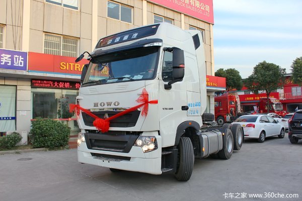 中国重汽 HOWO T7H重卡 440马力 6X2R牵引车(缓速器)(ZZ4257V323HD1)