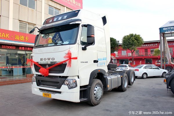 中国重汽 HOWO T7H重卡 440马力 6X2牵引车(九气囊)(ZZ4257V323HE1)