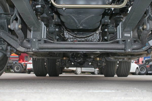 中国重汽 howo t7h重卡 440马力 6x2r牵引车(缓速器)底盘图_手机卡车