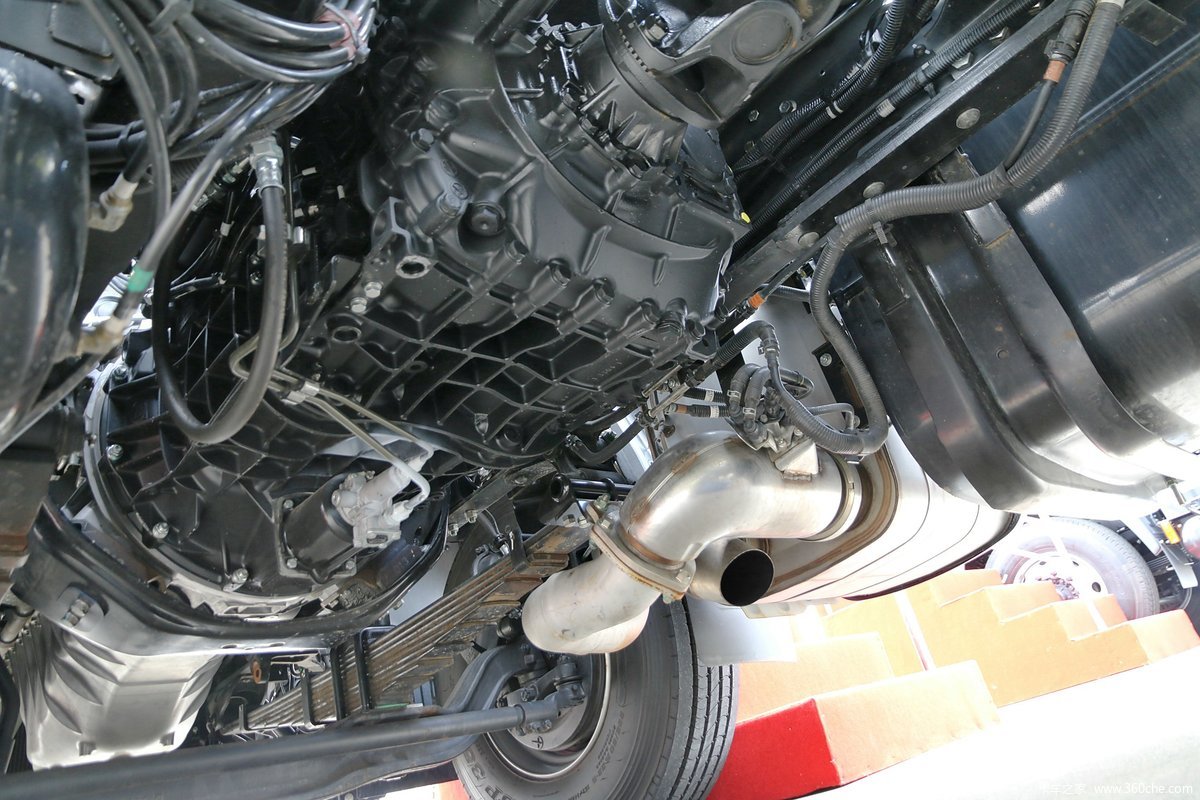 【图】广汽日野 700系列重卡 450马力 6x4牵引车(yc4251ss1ek4)_实拍