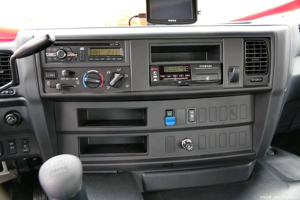 日野 700系列重卡 420马力 6x4牵引车(危险品)(yc4250ss2pk4) 驾驶室