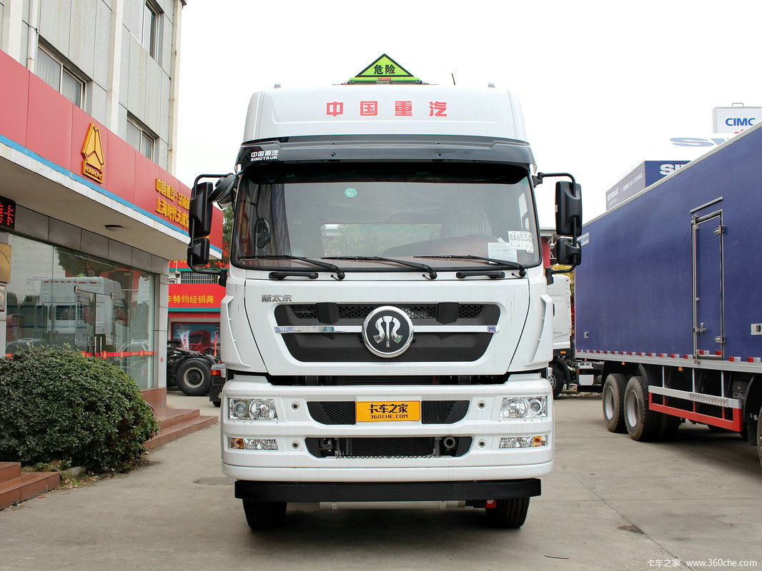 中国重汽 斯太尔D7B重卡 340马力 6X4 危险品牵引车(高顶)