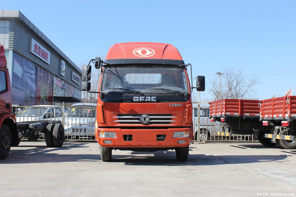 东风 多利卡D8 160马力 4X2 6.2米排半仓栅式载货车(法士特)