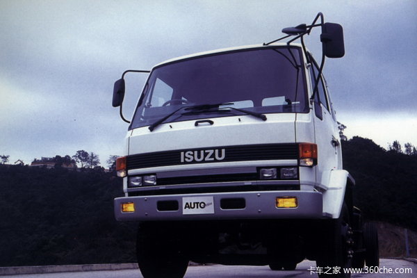 五十铃 e系列重卡 315马力 4x2 牵引车(型号exr81)外观图片