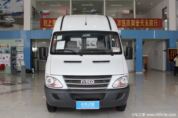 南京依维柯 新得意A40 2021款 129马力 2.8T柴油 10-17座 长轴中顶轻客(后双胎)