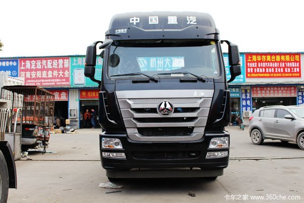 中国重汽 豪瀚J7B重卡 340马力 6X4 LNG危险品牵引车(ZZ4255N3846E1CB)