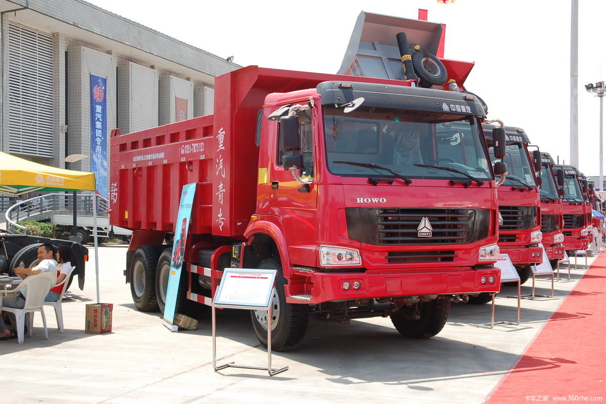 中国重汽 HOWO重卡 266马力 6X4 4.8米自卸车