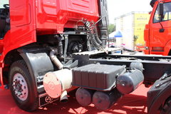 红岩 杰狮重卡 340马力 6X4 牵引车(轻量化)(CQ4254HTVG324C)