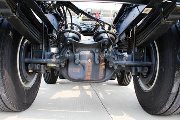 联合卡车v340重卡340马力6x2lng牵引车富华轮边减速桥sqr4252n6zt23