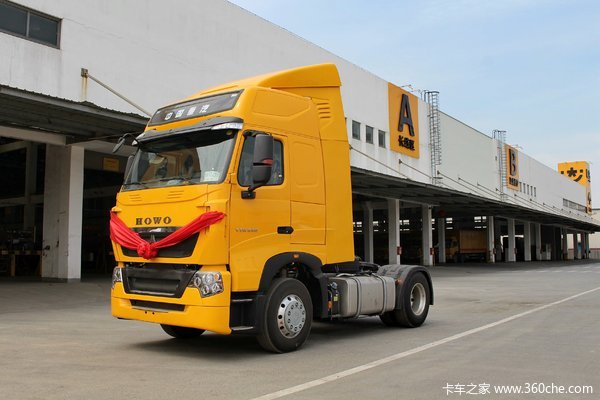 中国重汽 HOWO T7H重卡 400马力 4X2危险品牵引车(ZZ4187V361HD1W)(高顶)