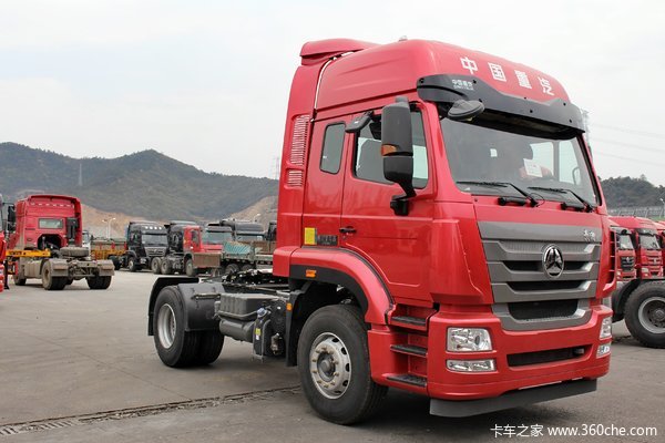 中国重汽 豪瀚J7B重卡 380马力 4X2 LNG牵引车(ZZ4185N4216E1C)