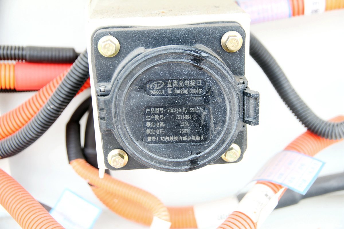 綯 EV350 82 4.13׵ʽῨ(EQ5070XXYACBEV)                                                