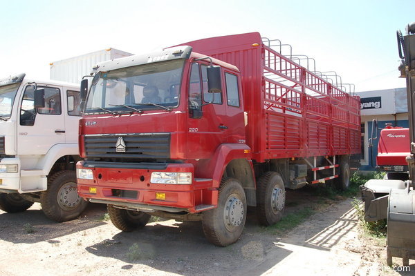 中国重汽 黄河少帅重卡 210马力 6x2 仓栅载货车外观图_手机卡车之家