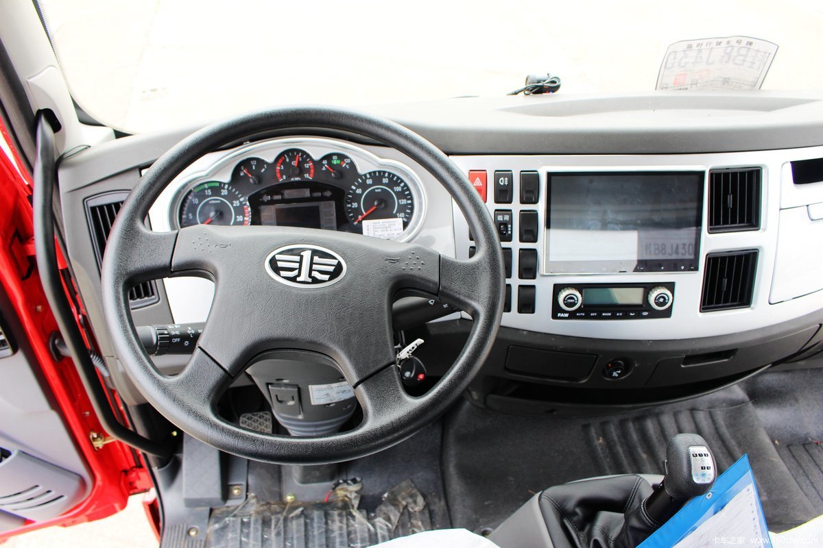 金陆 一汽柳特 金陆中卡 220马力 4x2牵引车(ca4141p3k2e4a95) 驾驶室