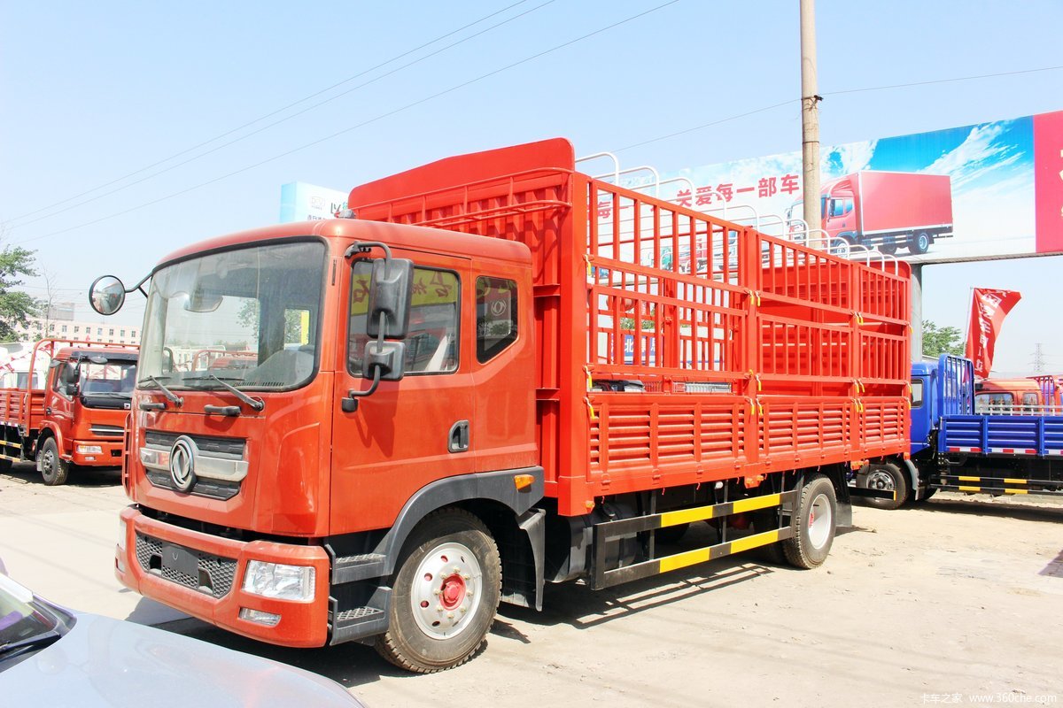 东风 多利卡D9中卡 160马力 4X2 6.8米仓栅式载货车