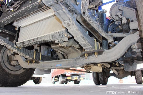 东风 多利卡d7 150马力 4.8米排半栏板轻卡(dfa1140l11d3)底盘图片