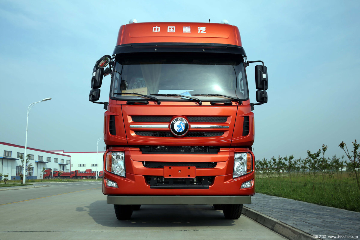 中国重汽成都商用车 W5B-H重卡 340马力 8X4 9.6米仓栅式载货车(435后桥)
