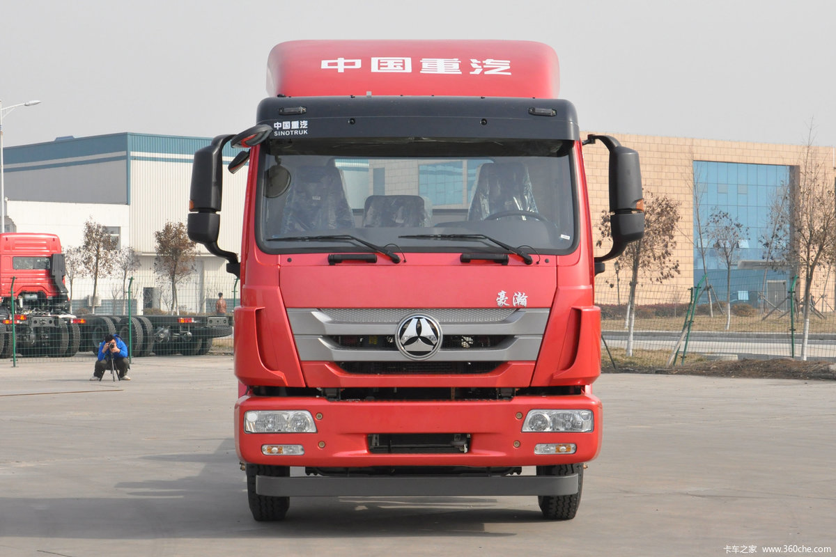 中国重汽 豪瀚J5G中卡 复合版 180马力 4X2 6.2米栏板载货车