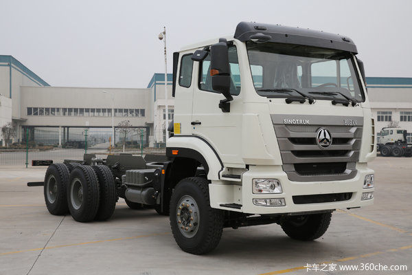中国重汽 豪瀚J7B重卡 340马力 6X4 LNG载货车底盘(ZZ1255N4646E1L)