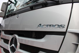 奔驰Actros 牵引车外观                                                图片