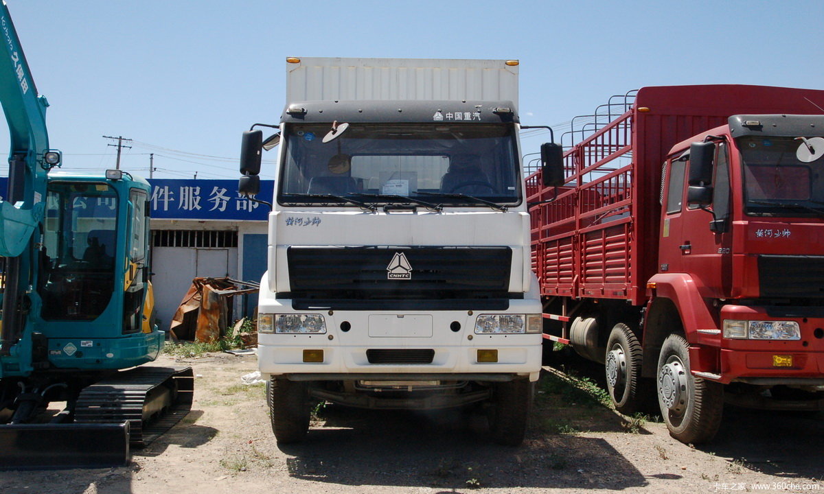 中国重汽 黄河少帅 190马力 6x2 厢式载货车(zz5161xxyg52c5w)