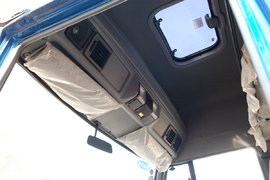 乘龙M3 牵引车驾驶室                                               图片
