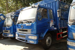 东风柳汽 乘龙中卡 140马力 4X2 5.7米仓栅式载货车(带卧铺)(LZ5080CSLAL)