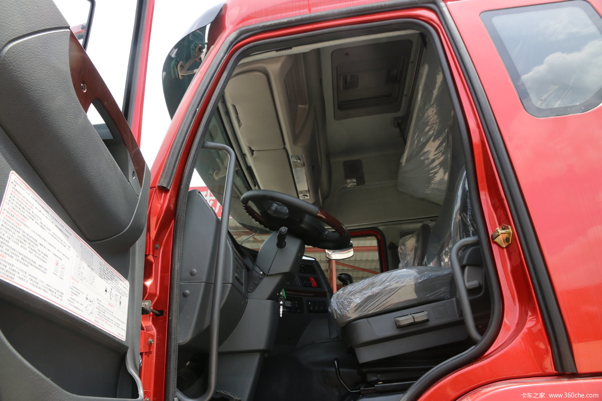 【图】东风柳汽 乘龙m5重卡 350马力 4x2港口牵引车(lz4180m5aa)_实拍