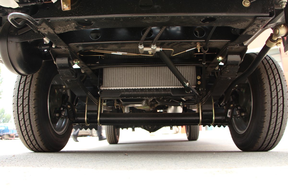 1米单排厢式微卡(国五)(hfc5030xxypw4e1b3dv) 底盘