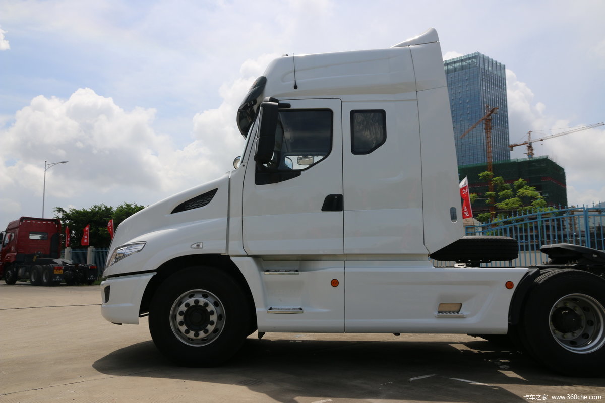东风柳汽 乘龙t7重卡 430马力 6x4牵引车