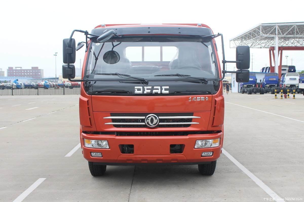 东风 多利卡D8 150马力 4X2 6.15米单排栏板载货车