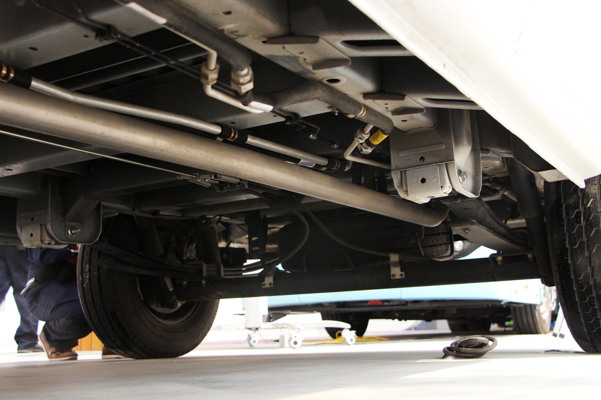 v80 2016款 136马力 商旅手动版 加长轴高顶mpv(国四) > 底盘 大通v80