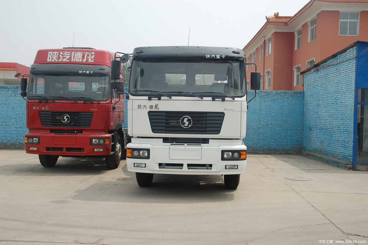 陕汽 德龙F2000重卡 336马力 8X4 9.5米仓栅式载货车(标准版)