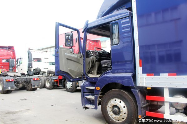 270马力 6x2 9.6米厢式载货车 厂商指导价: 29.8万元