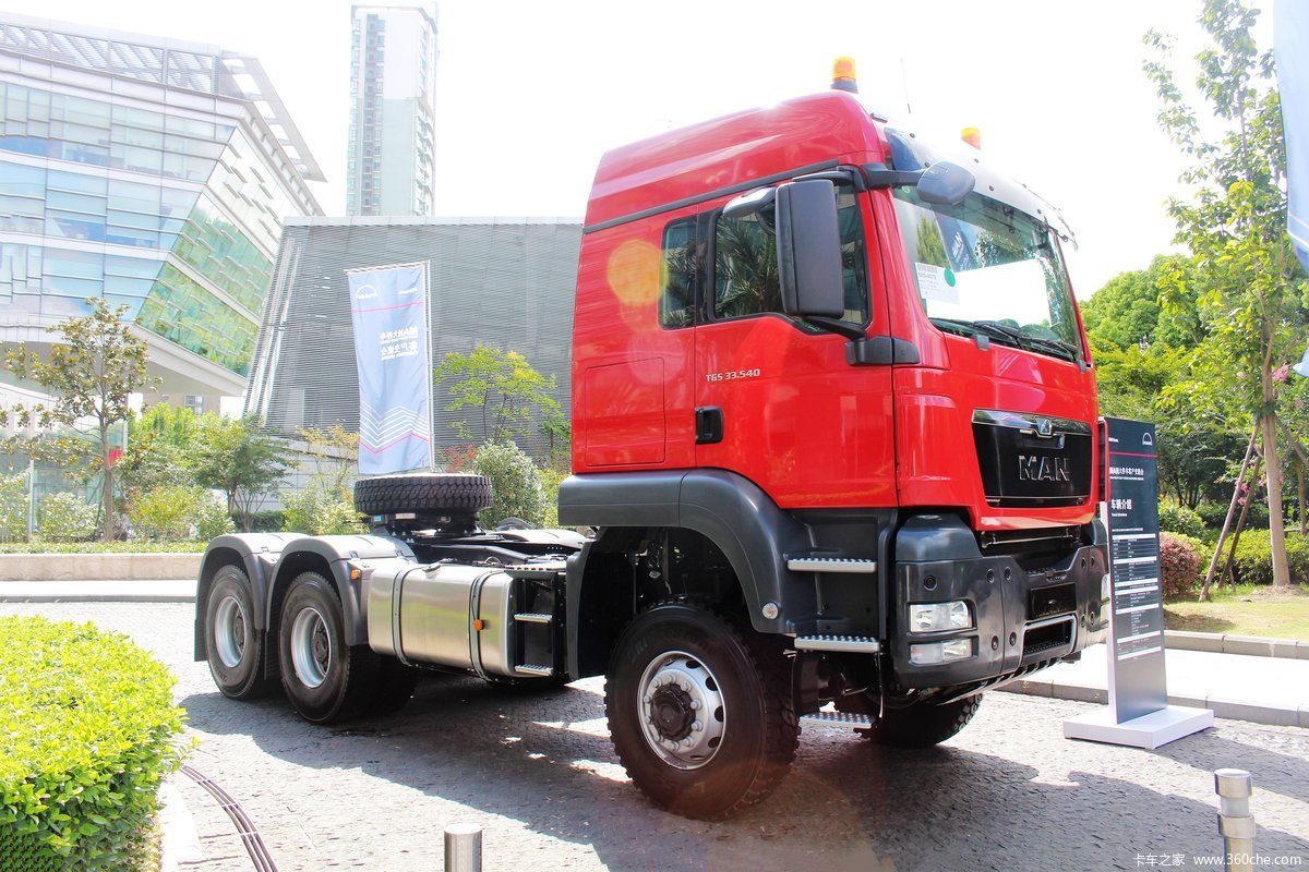 曼(MAN) TGS BBS系列重卡 540马力 6X6牵引车(型号:33.540)