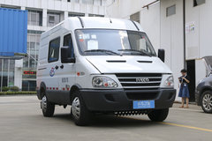 南京依维柯 130马力 双排药品冷藏车(康飞牌)(KFT5041XLC4A)