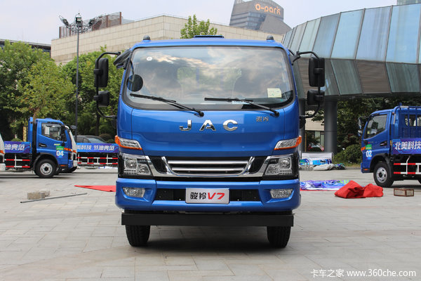 江淮 骏铃V7 154马力 4X2 6.2米排半厢式载货车(HFC5141XXYP91K1D4)