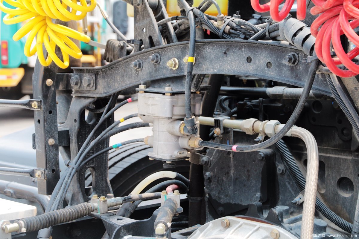 【图】东风商用车 天龙重卡 启航版 450马力 6x4牵引车(485后桥)(dfl