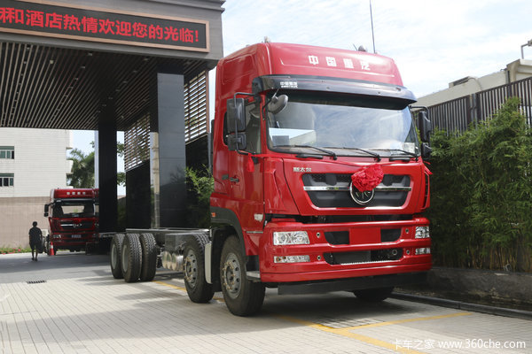 中国重汽 斯太尔M5G重卡 340马力 8X4 9.6米载货车底盘(ZZ5313XXYN466GE1)