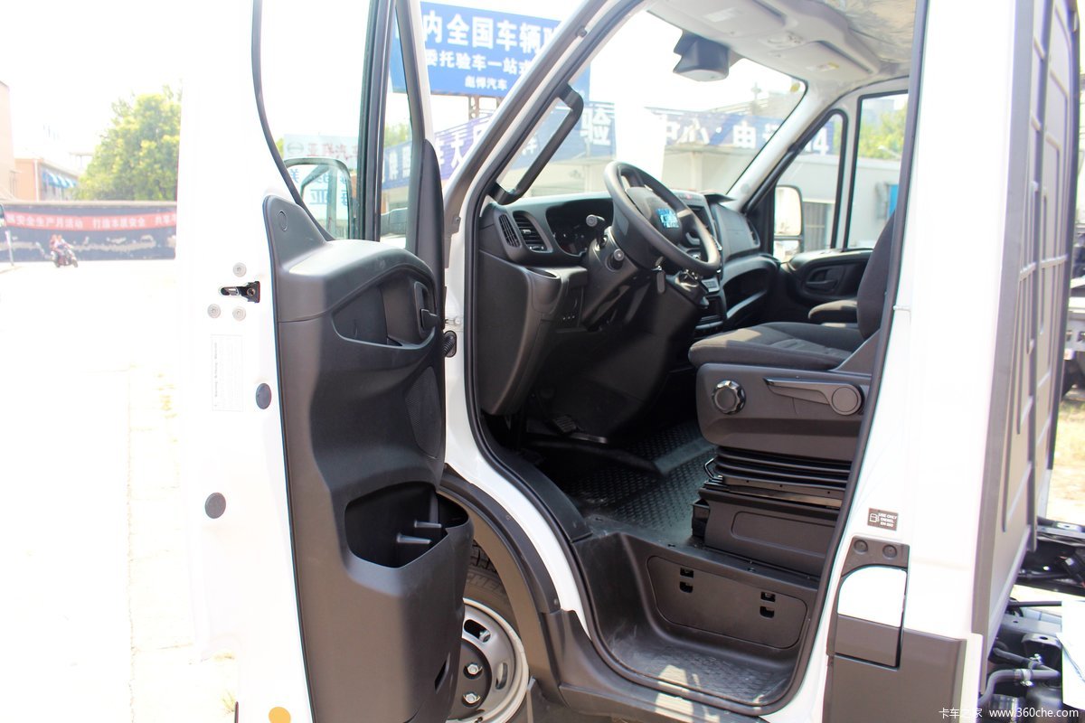 daily 依维柯 daily中卡 170马力 4x2单排载货车底盘(45c17h) 驾驶室