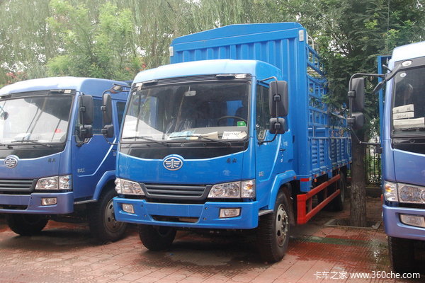 青岛解放 赛龙II中卡 130马力 4X2 6.2米排半仓栅式载货车(CA5169CCQPK2L2EA80)