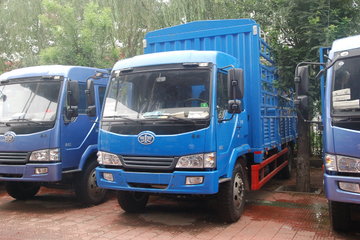 青岛解放 赛龙II中卡 130马力 4X2 6.2米排半仓栅式载货车(CA5169CCQPK2L2EA80)