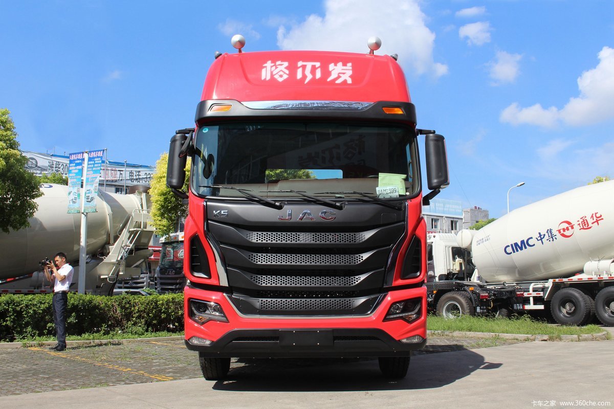 江淮 格尔发K5W重卡 400马力 6X4 LNG危险品牵引车